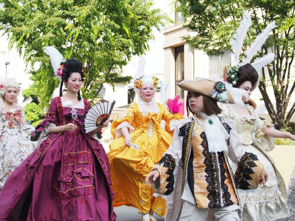 ヴェルサイユ宮廷ダンスで神戸まつりパレードに出場しましょう